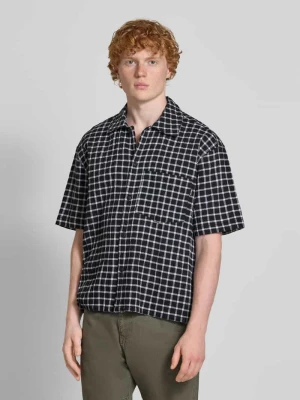 Koszula casualowa o kroju regular fit z kieszenią na piersi REVIEW