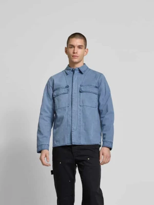 Koszula casualowa o kroju regular fit z kieszenią na piersi Wood Wood