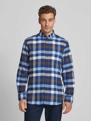 Koszula casualowa o kroju regular fit z kołnierzykiem typu button down Christian Berg Men