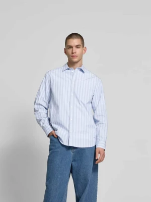 Koszula casualowa o kroju regular fit z kołnierzykiem typu kent Wood Wood