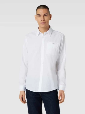 Koszula casualowa o kroju regular fit z lamowaną kieszenią z zapięciem na guzik Esprit