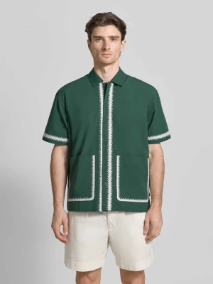Koszula casualowa o kroju regular fit z nakładanymi kieszeniami WOODBIRD