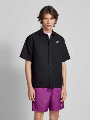 Koszula casualowa o kroju regular fit z wyhaftowanym logo Nike