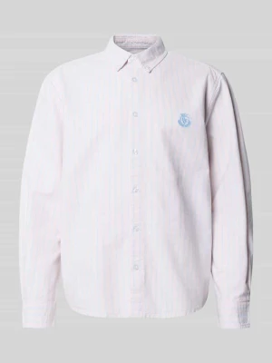 Koszula casualowa o kroju regular fit z wyhaftowanym logo REVIEW