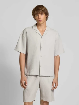 Koszula casualowa o kroju relaxed fit z fakturowanym wzorem model ‘TROY’ Pegador