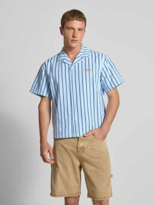 Koszula casualowa o kroju relaxed fit z kołnierzem z połami PROHIBITED