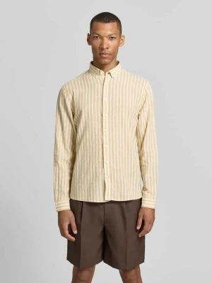Koszula casualowa o kroju relaxed fit z kołnierzykiem typu button down lindbergh Piaskowy