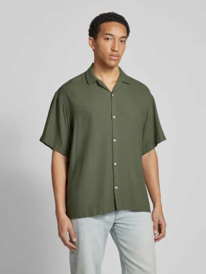 Koszula casualowa o kroju relaxed fit z kołnierzykiem typu resort model ‘WAYNE’ jack & jones