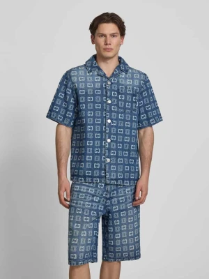 Koszula casualowa o kroju relaxed fit z tkaniny stylizowanej na denim z nadrukiem z logo na całej powierzchni COLUCCI