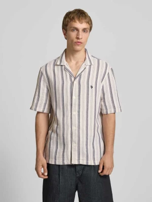 Koszula casualowa o kroju relaxed fit z wyhaftowanym logo REVIEW