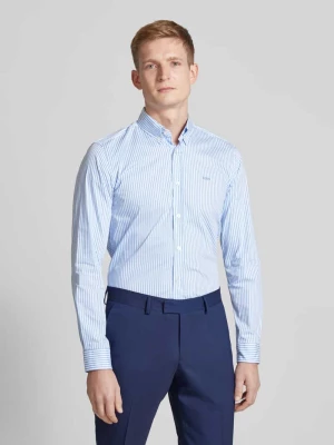 Koszula casualowa o kroju slim fit z kołnierzykiem typu button down model ‘Roan’ Boss