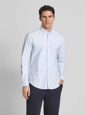 Koszula casualowa o kroju slim fit z kołnierzykiem typu button down model ‘Roan’ Boss