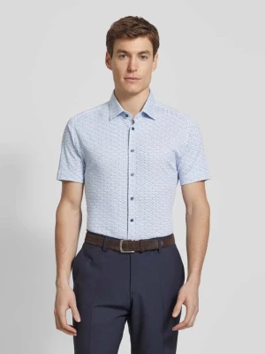 Koszula casualowa o kroju slim fit z kołnierzykiem typu kent Desoto