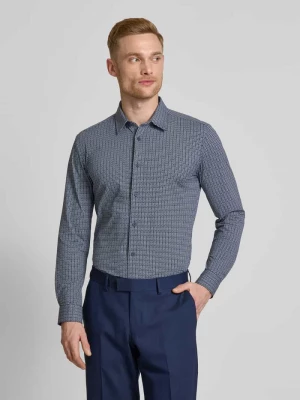 Koszula casualowa o kroju slim fit z kołnierzykiem typu kent model ‘Roan’ Boss