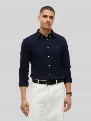 Koszula casualowa o kroju slim fit z wyhaftowanym logo Tommy Hilfiger Granatowy