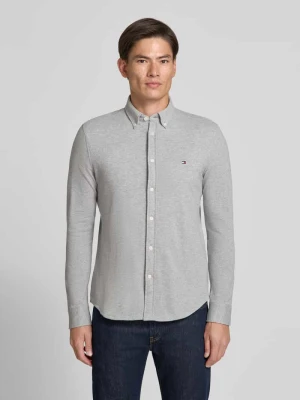 Koszula casualowa o kroju slim fit z wyhaftowanym logo Tommy Hilfiger Jasnoszary
