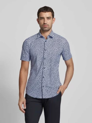 Koszula casualowa o kroju slim fit ze wzorem na całej powierzchni model ‘Roan’ Boss