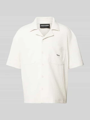 Koszula casualowa o pudełkowym kroju z fakturowanym wzorem model ‘WYTON’ Pegador