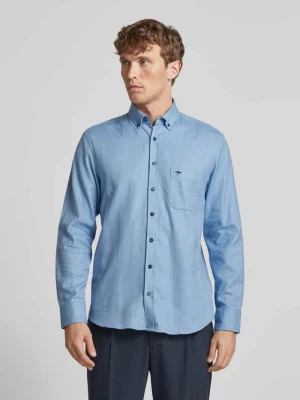 Koszula casualowa z kołnierzykiem typu button down model ‘Herringbone’ FYNCH-HATTON