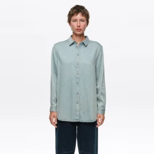 Koszula denim lejąca tkanina prosta jasnoniebieska BIMBA Y LOLA LIGHT BLUE