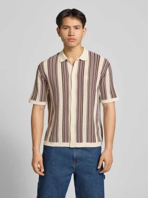 Koszula dzianinowa o kroju regular fit z haftowanym logo na piersi REVIEW