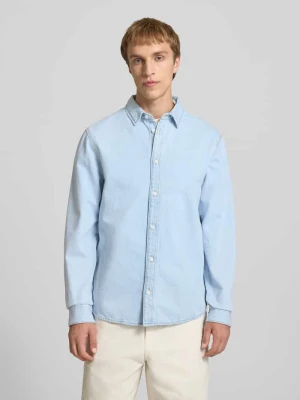 Koszula jeansowa o kroju regular fit z kołnierzykiem typu kent REVIEW