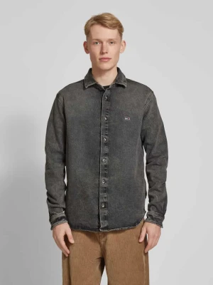 Koszula jeansowa o kroju regular fit z wiskozy z wyhaftowanym logo Tommy Jeans Czarny