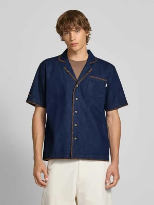 Koszula jeansowa o kroju relaxed fit z kieszenią na piersi BLKVIS