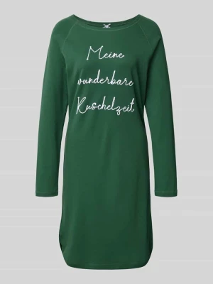 Koszula nocna o kroju regular fit z wyhaftowanym napisem model ‘Kuschelig’ LOUIS & LOUISA