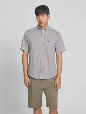 Koszula o kroju modern fit koszula casualowa z brustaszą i wyhaftowanym logo FYNCH-HATTON