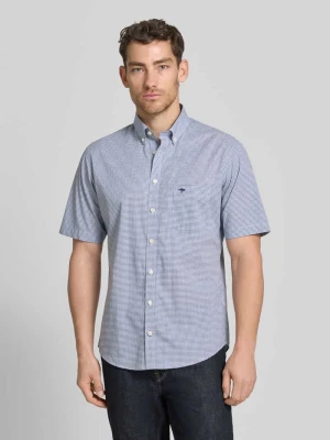 Koszula o kroju modern fit koszula casualowa z brustaszą i wyhaftowanym logo FYNCH-HATTON