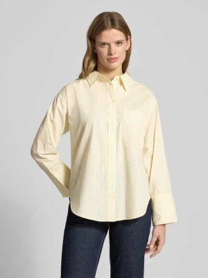 Koszula o kroju relaxed fit z kieszenią na piersi model 'Poplin' Gina Tricot