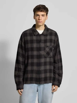 Koszula w kratę o skróconym kroju z kieszenią na piersi REVIEW