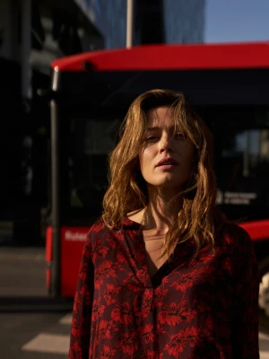 Koszula w kwiaty burgundowa Moodo