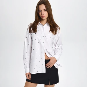 Koszula z długim rękawem i kieszonką biała w kropki House