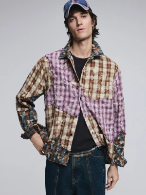 Koszula z długim rękawem w kratę patch Desigual