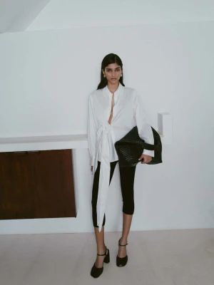 Koszula z węzłem z boku złamana biel - Kobieta - - MANGO