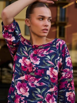 Koszula z wiskozy w kwiaty granatowa Moodo