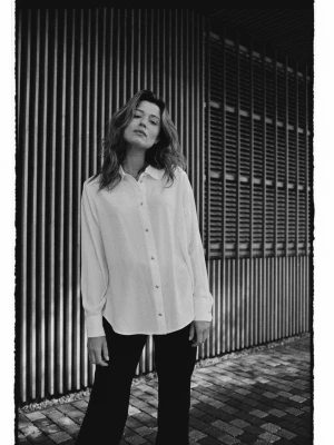 Koszula ze złotymi guzikami ecru Moodo