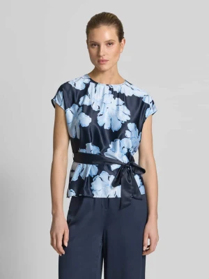 Koszulka-bluzka z satyny z wiązanym paskiem Christian Berg Cocktail