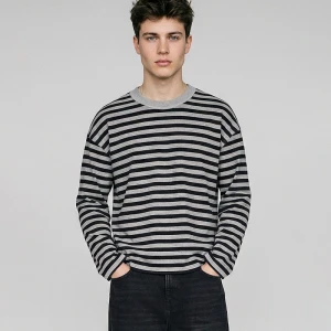 Koszulka boxy z długim rękawem w czarno-szare paski House