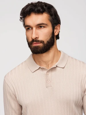 Koszulka męska polo z wiskozą SLIM FIT w pionowy prążek – beżowa V2 - Rozmiar: M Ombre Clothing