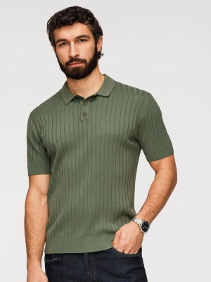 Koszulka męska polo z wiskozą SLIM FIT w pionowy prążek – oliwkowa V4 - Rozmiar: M Ombre Clothing oliwkowy