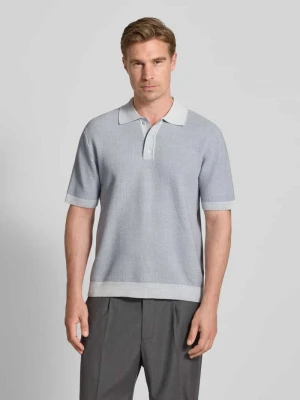 Koszulka polo kroju regular fit z fakturowanym wzorem model ‘TAMIAN’ drykorn
