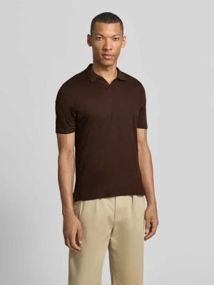 Koszulka polo o kroju nowoczesnym z kołnierzykiem polo i detalem z logo MARKUP