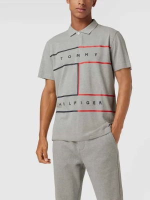 Koszulka polo o kroju regular fit z bawełny ekologicznej z nadrukiem w kontrastowym kolorze Tommy Hilfiger