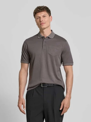 Koszulka polo o kroju regular fit z brustaszą i wyhaftowanym logo Bugatti