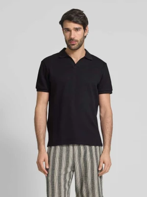 Koszulka polo o kroju regular fit z dekoltem w serek MCNEAL