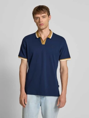 Koszulka polo o kroju regular fit z dekoltem w serek model ‘Evo’ Blend
