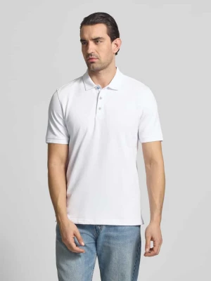 Koszulka polo o kroju regular fit z detalem z logo model ‘Pete’ BRAX